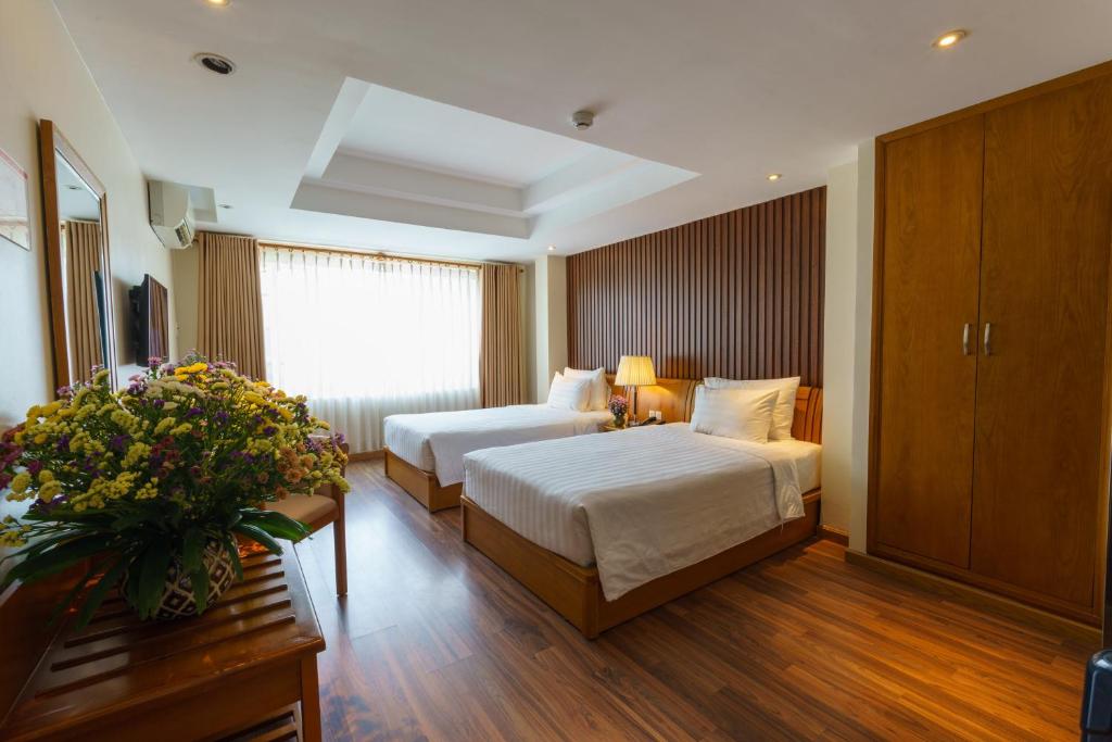 Roseland Corp Hotel