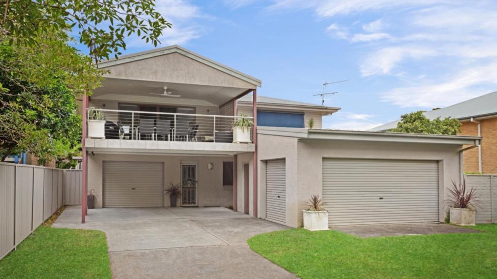33 Tuloa Avenue Hawks Nest