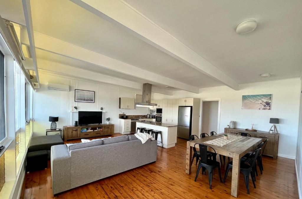 Entire home on the beach photo 3
