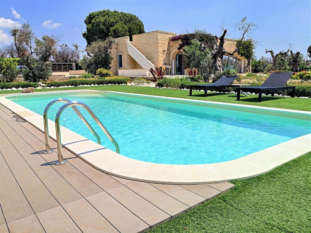 Superior villa with private pool 2km from the sea