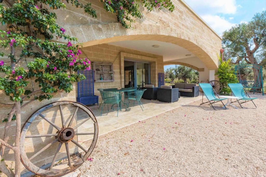 Superior villa with private pool 2km from the sea photo 3