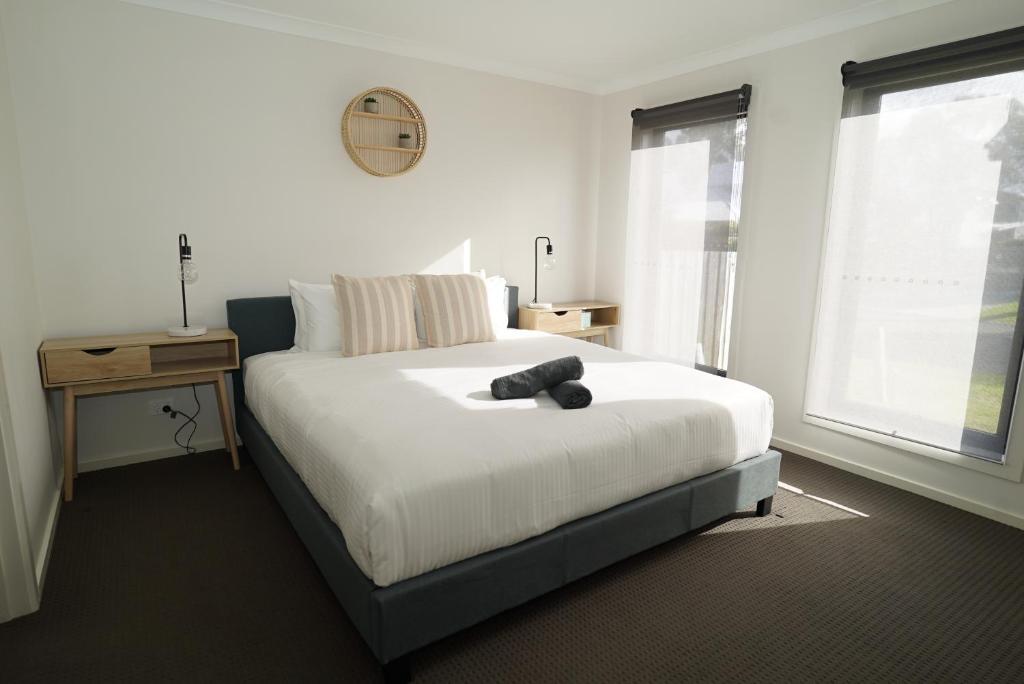 Captains Edge- Brand New 3 bedroom spacious home, private afresco & yard central to Paynesville CBD photo 1