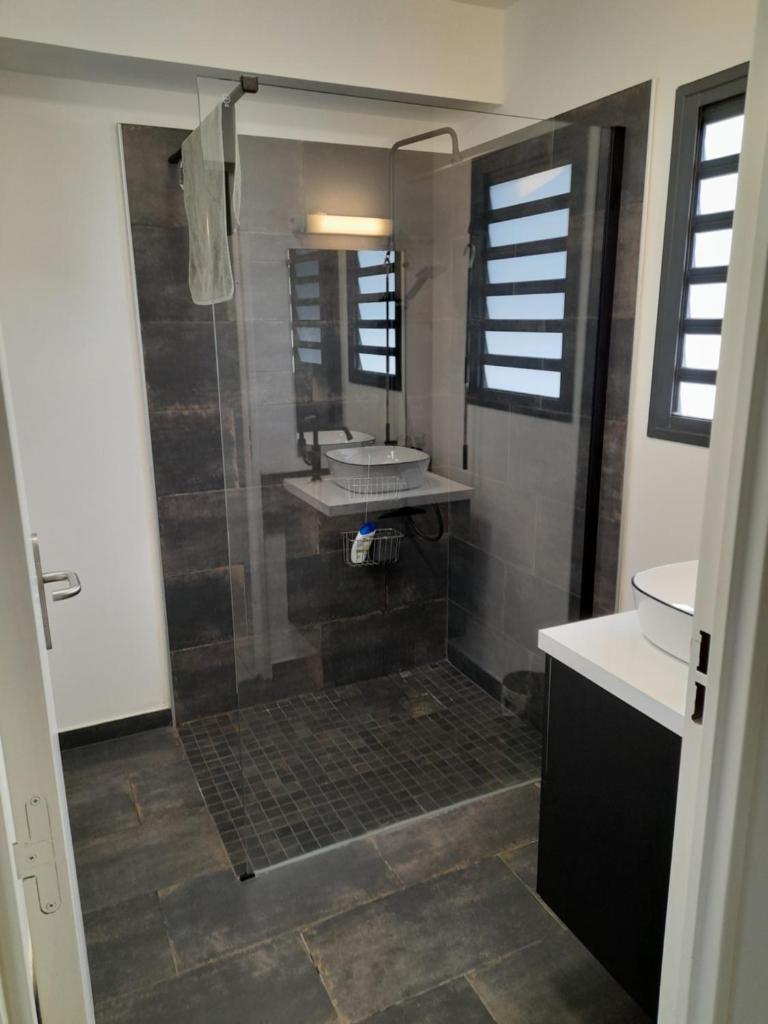 Chambre avec salle de bain, WC et terrasse photo 3