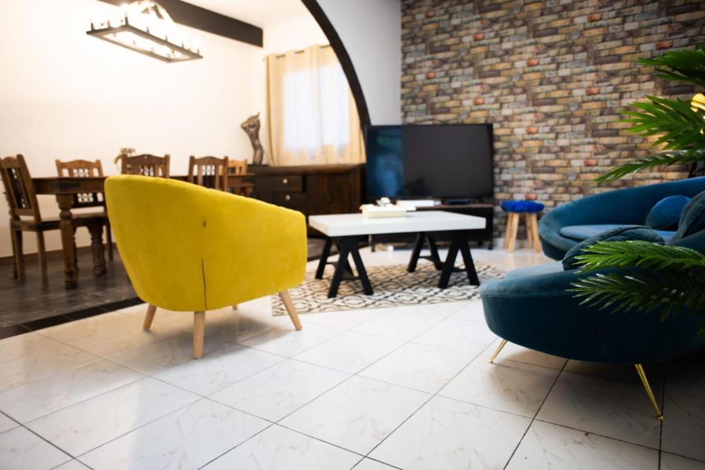 Le Bambou T3 Centre ville Sainte Clotilde Rez de jardin photo 3