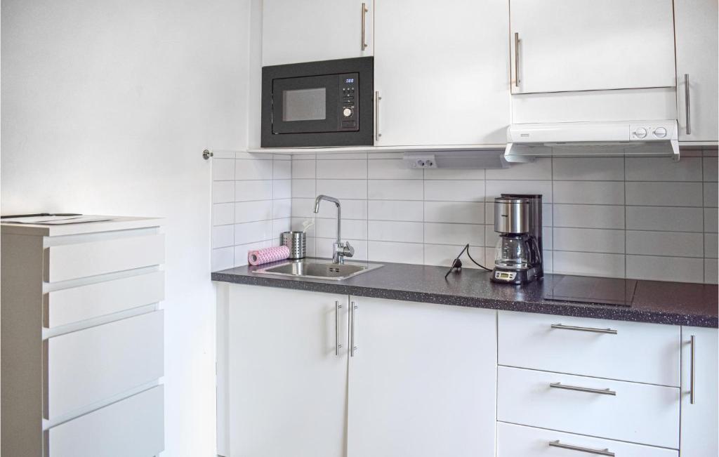 Stunning Apartment In Frjestaden With Wifi photo 2