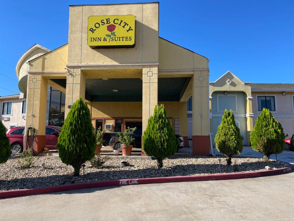 Rose City Inn & Suites photo 1