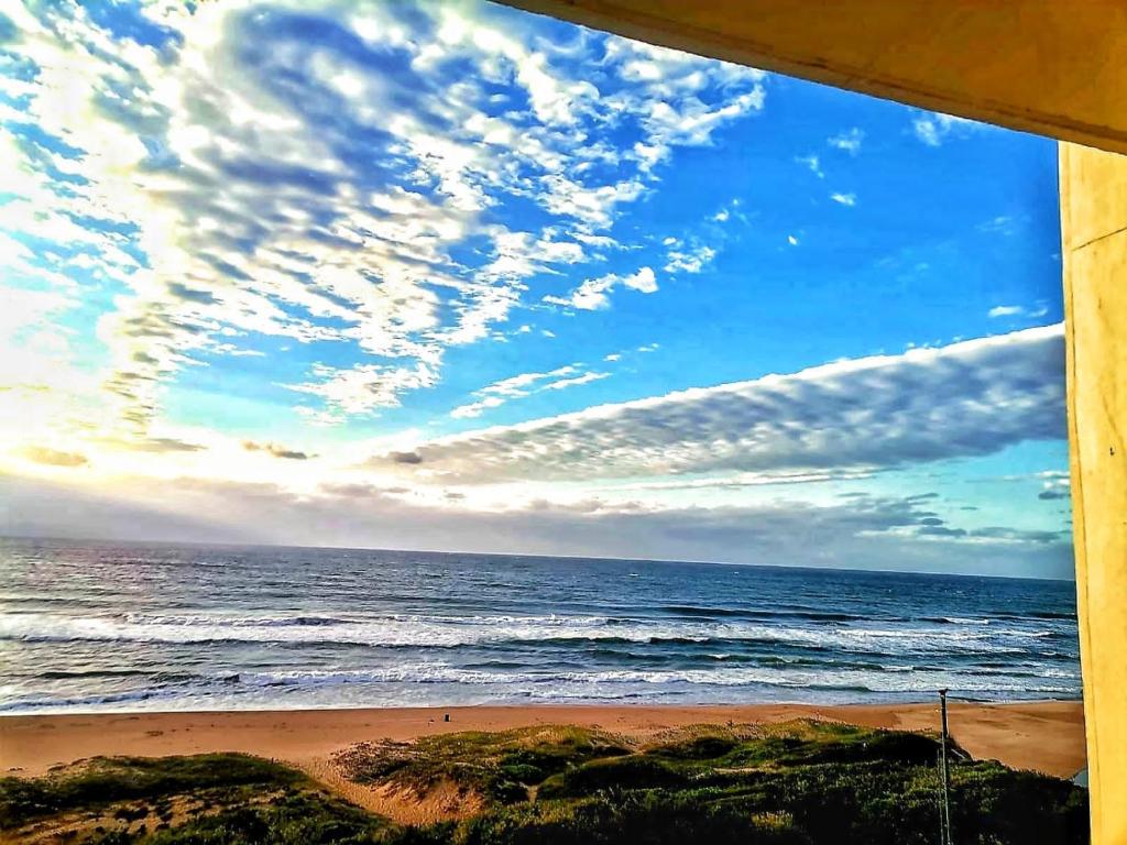 Beachside 3 bed apartment with stunning seaviews photo 1