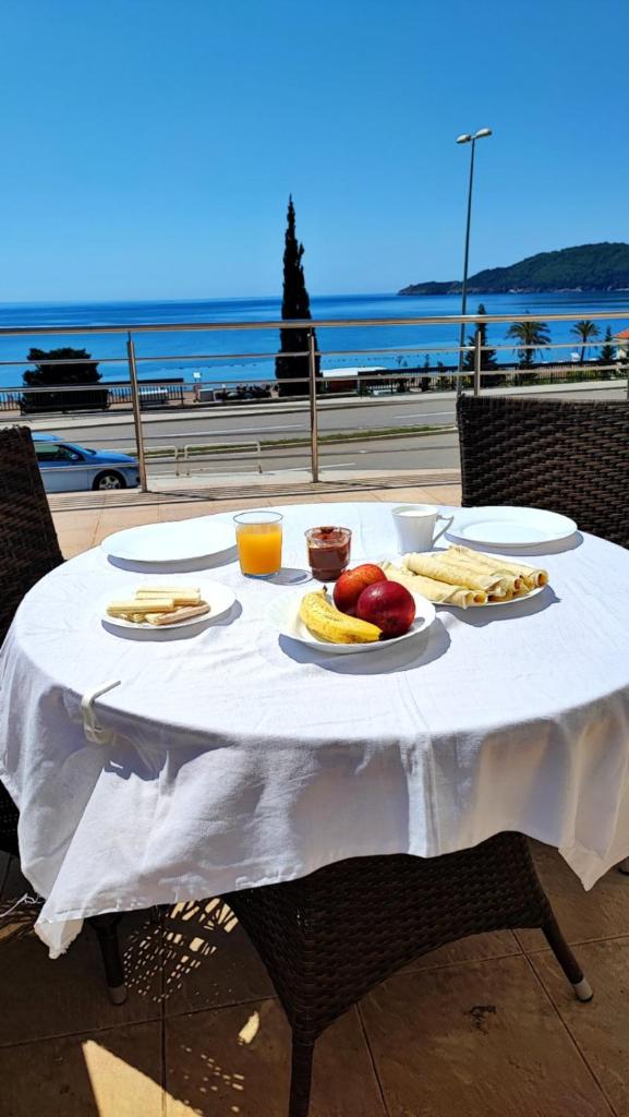 Seaview, just across the beach, Bečići photo 2