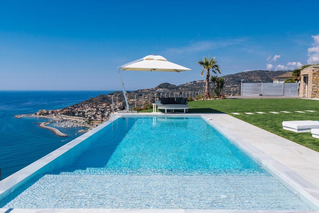 Villa Sabrina Riviera dei Fiori a Picco sul Mare con Piscina Privata ,WELLNESS & SPA photo 2