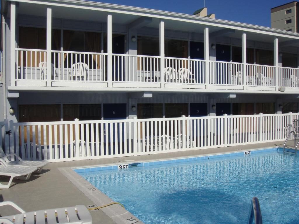 Edgewater Inn photo 2