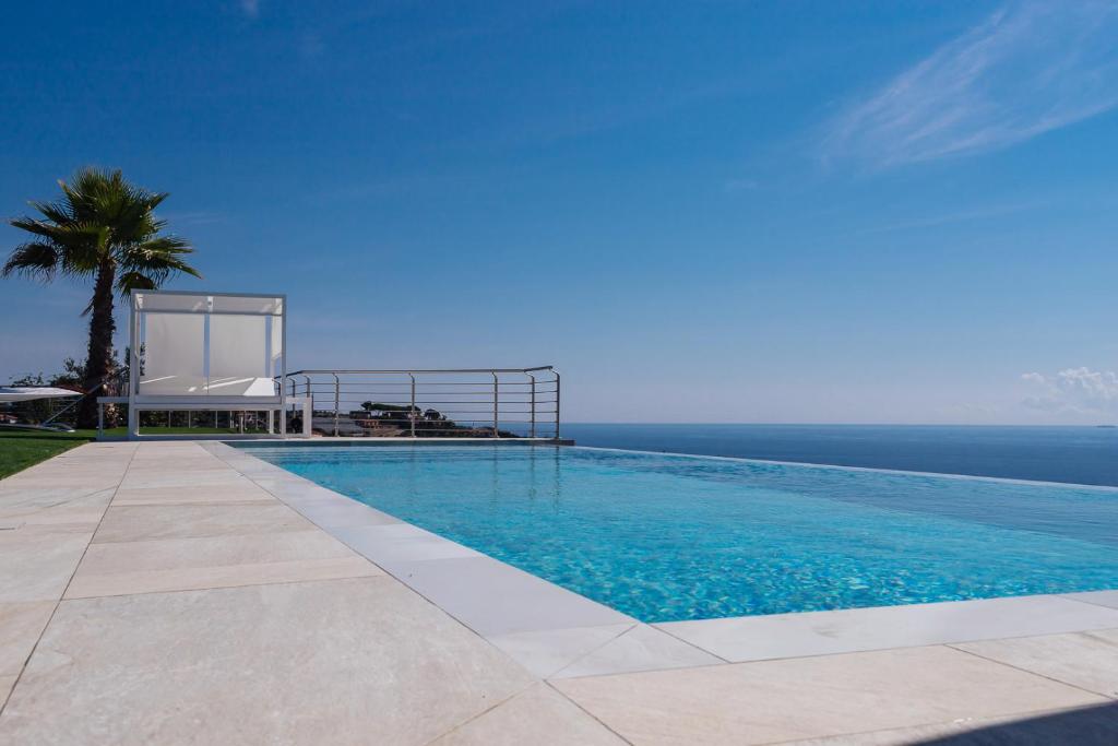 Villa Sabrina Riviera dei Fiori a Picco sul Mare con Piscina Privata ,WELLNESS & SPA photo 4