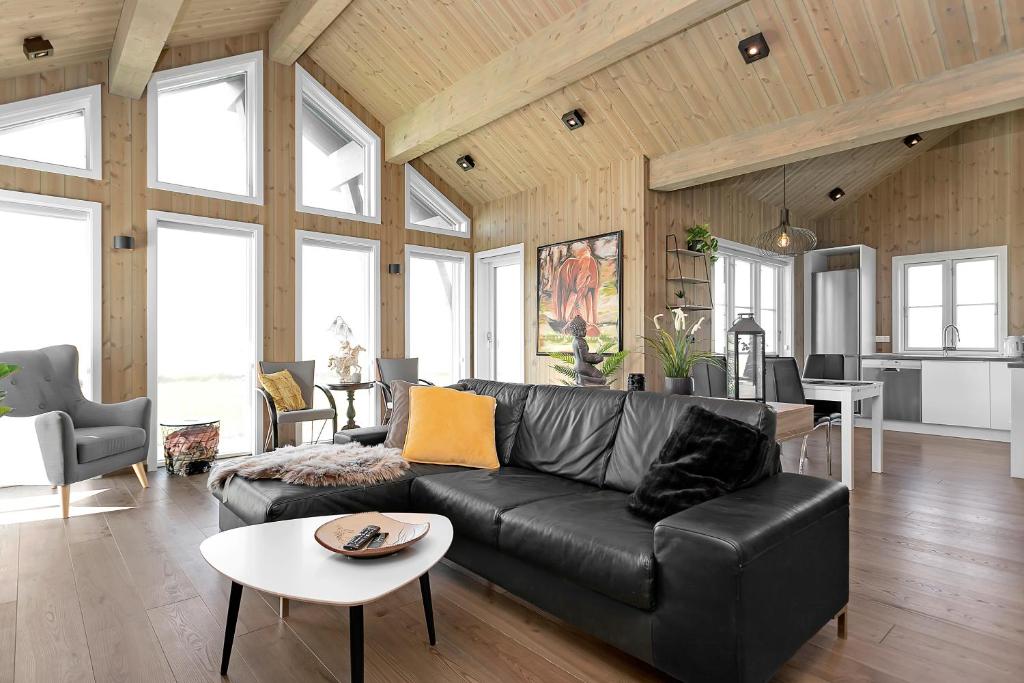 Luxury Country Cottage with 360° Mountain View photo 2