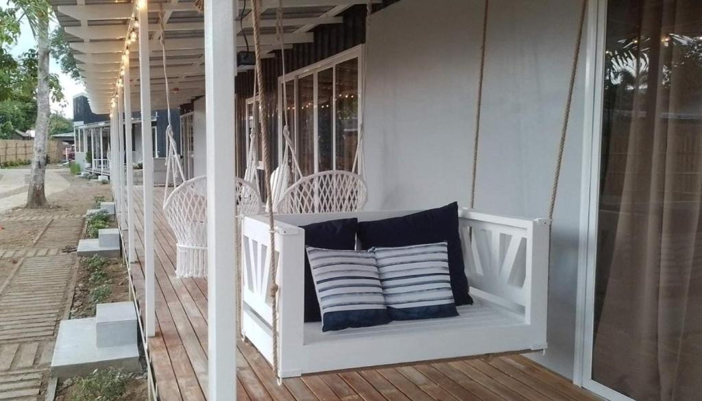 Angels Bed and Breakfast Sipalay City by RedDoorz photo 2