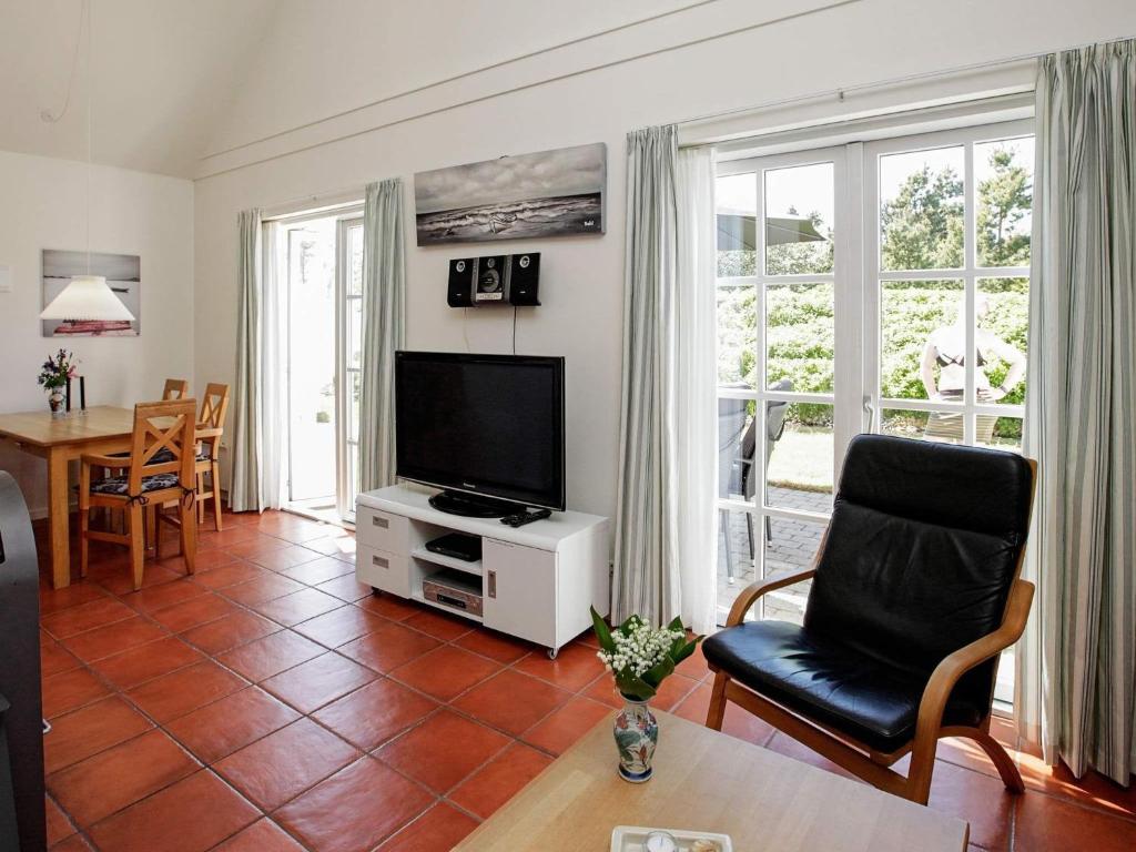 4 person holiday home in Bl vand photo 4