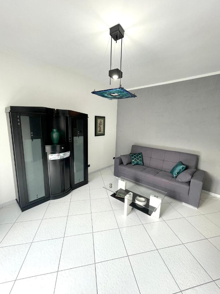 Madras apartment - Tap to explore photos