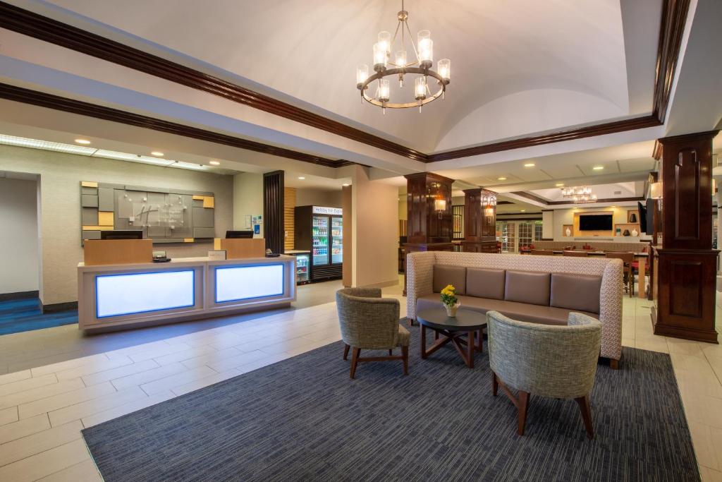 Holiday Inn Express State College at Williamsburg Square, an IHG Hotel photo 2