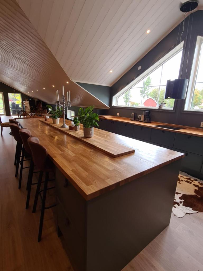 Mysig lägenhet med öppen planlösning på hästgård. photo 1