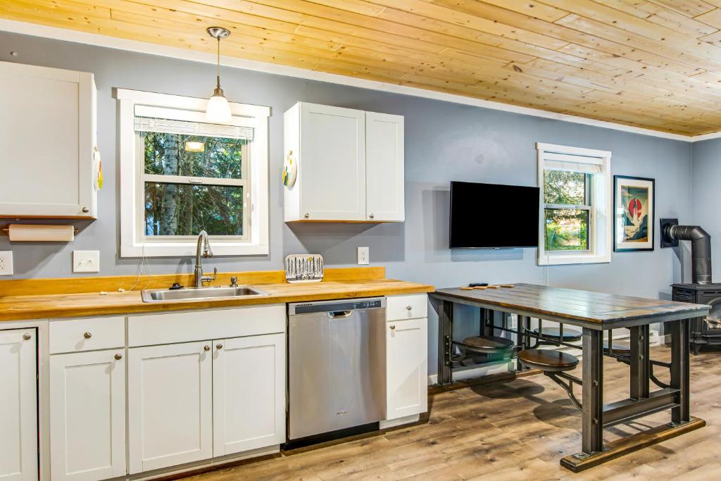 Snowdrop Summit Cabin photo 3