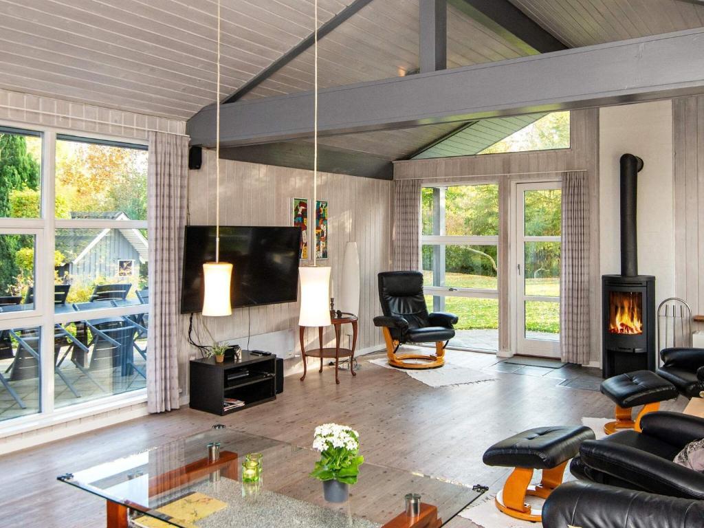 Four-Bedroom Holiday home in Glesborg 2 photo 3