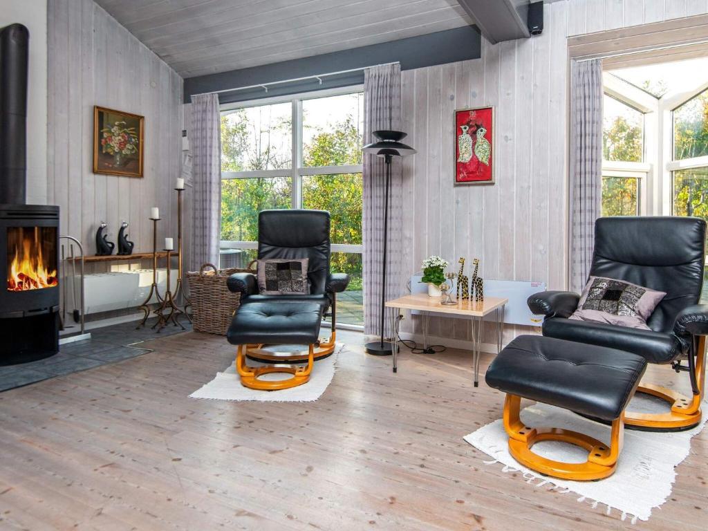Four-Bedroom Holiday home in Glesborg 2 photo 4
