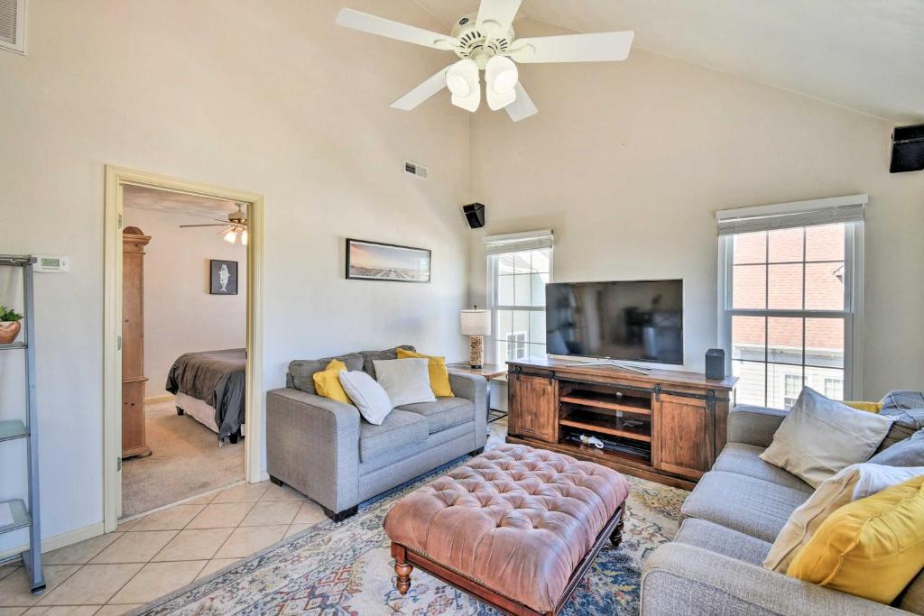 Sunny Norfolk Apartment with Deck and Fire Pit! photo 4