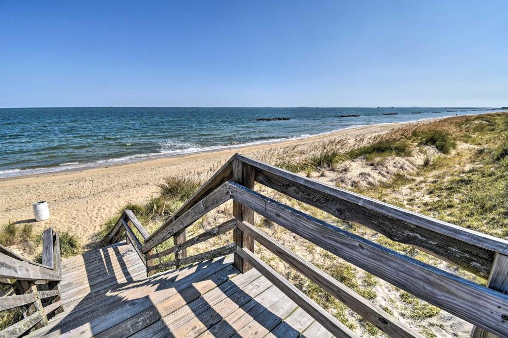 Sunny Norfolk Apartment with Deck and Fire Pit! photo 2