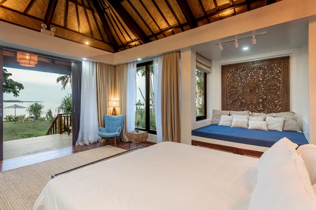 VILLA JUAN - A Beach Front Villa in General Luna Siargao - Tap to explore photos