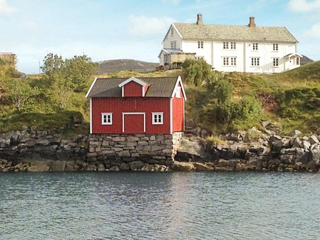 Six-Bedroom Holiday home in Bud photo 2