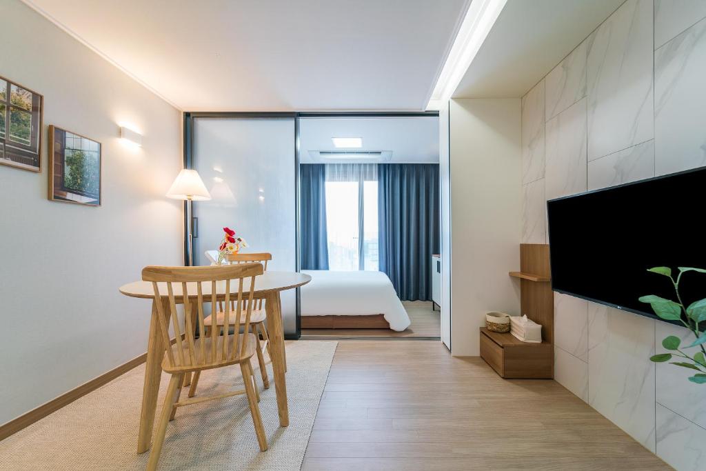 Urbanstay Jeju yeondong photo 4