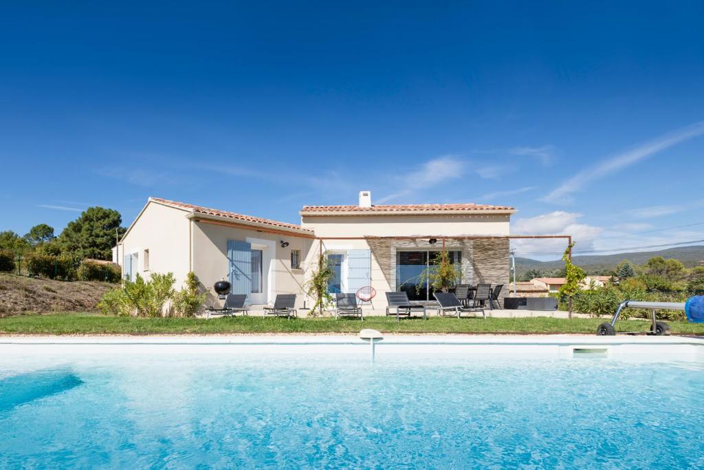 Villa Piscine Chauffée, 5min du village et Climatisation photo 2