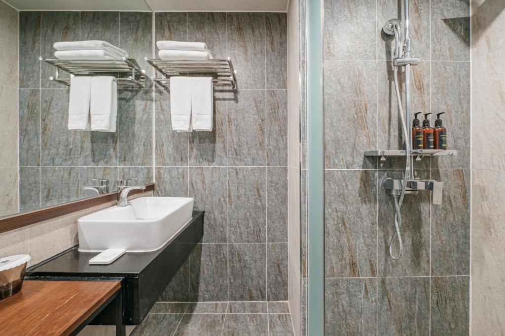 Hotel With City Room Type - Deluxe Family Twin Room