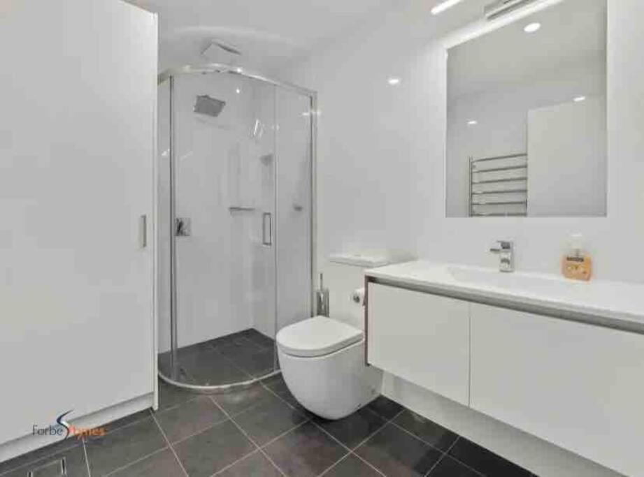 Stylish Thredbo Alpine Chalet + Garage in Tranquil Setting photo 3