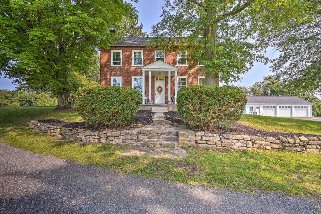 Upscale Country Home with Fire Pit in Taneytown! photo 1