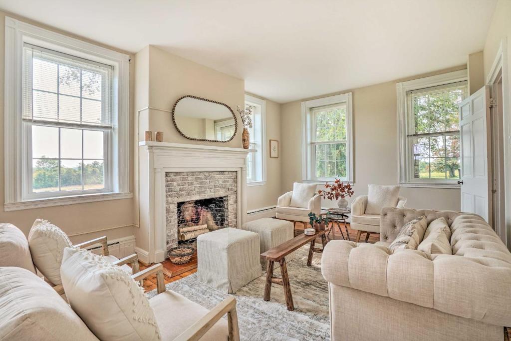 Upscale Country Home with Fire Pit in Taneytown! photo 4