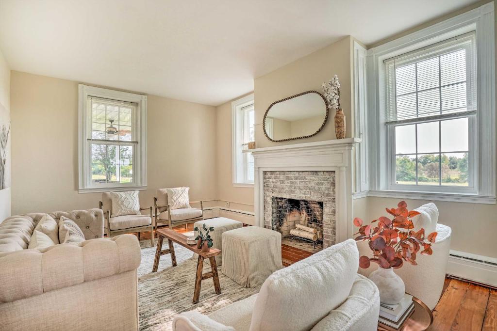 Upscale Country Home with Fire Pit in Taneytown! photo 3