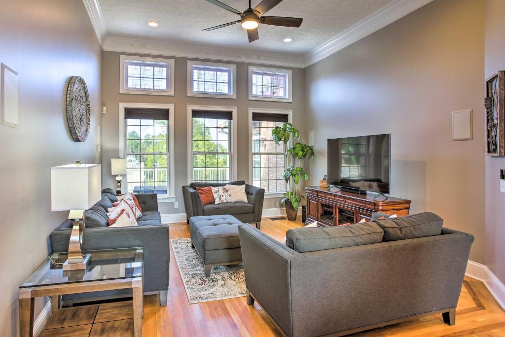 Spacious Family Escape with Pool, Bikes and Trails! photo 1