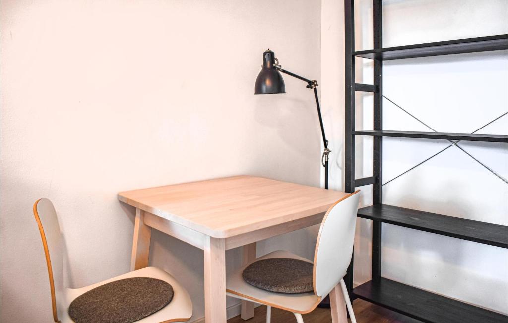 Beautiful Apartment In Frjestaden With Wifi photo 4