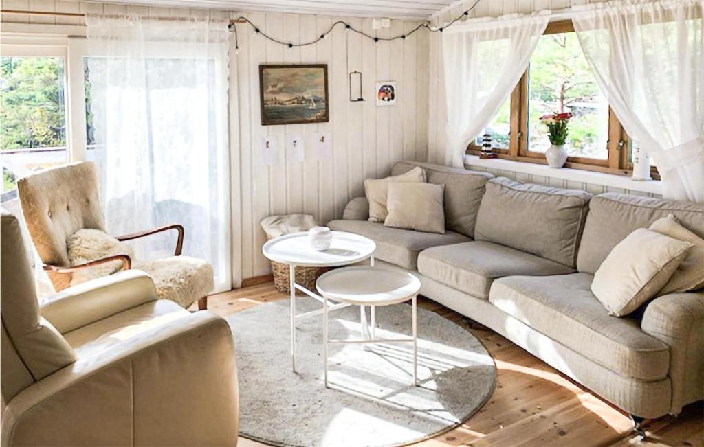 Nice Home In Gressvik With 4 Bedrooms And Wifi photo 4