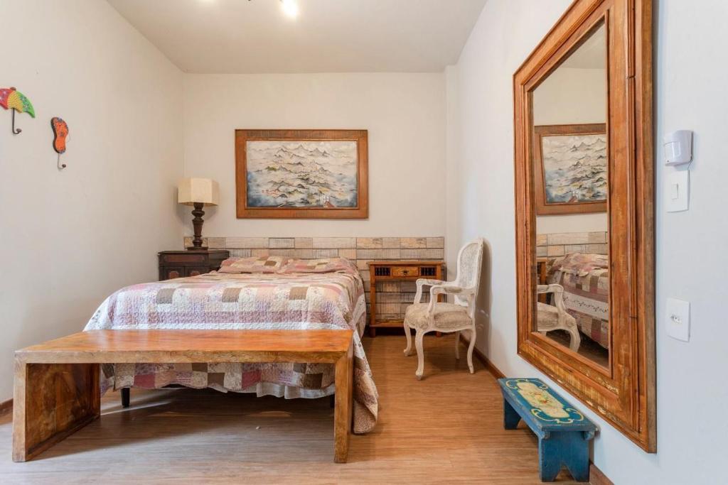 Casarão ESPAÇOSO a 800m do centro, pet friendly, 8 pessoas, garagem para 3 carros photo 2