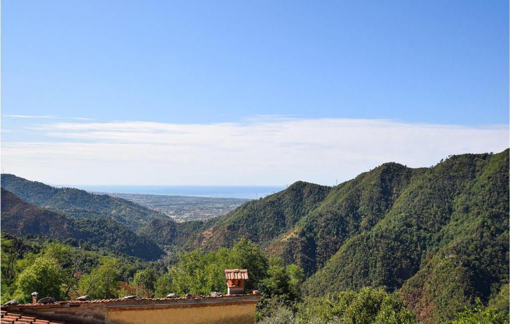 Awesome Home In Fabbiano With 5 Bedrooms And Wifi photo 3