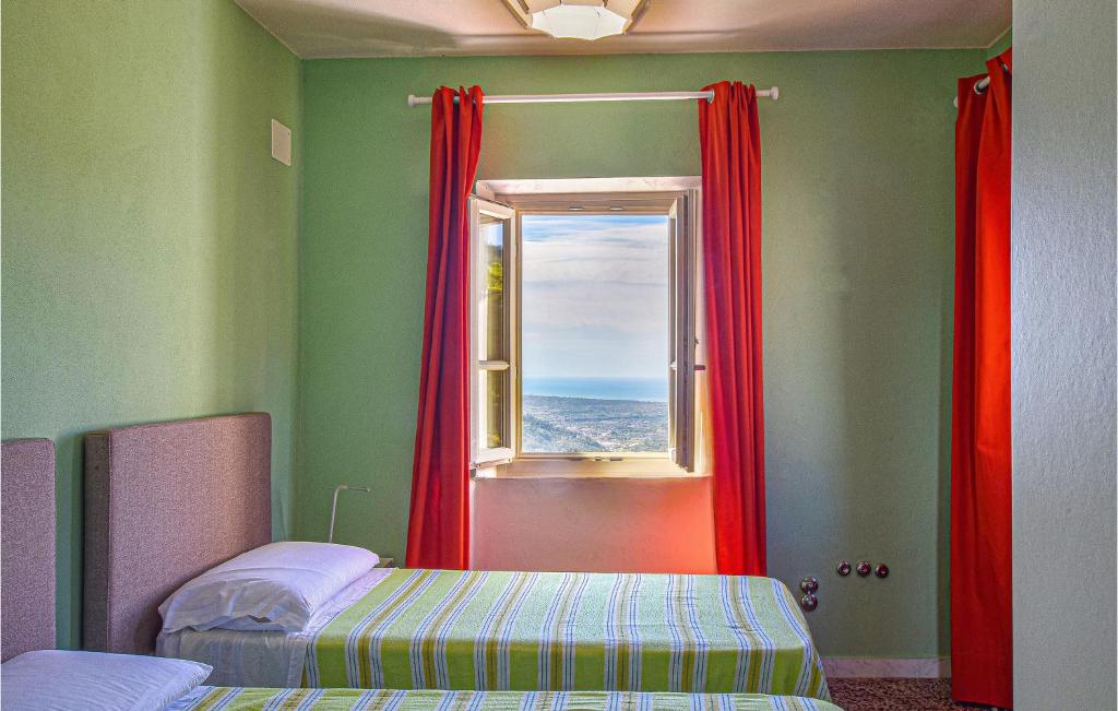 Awesome Home In Fabbiano With 5 Bedrooms And Wifi photo 4