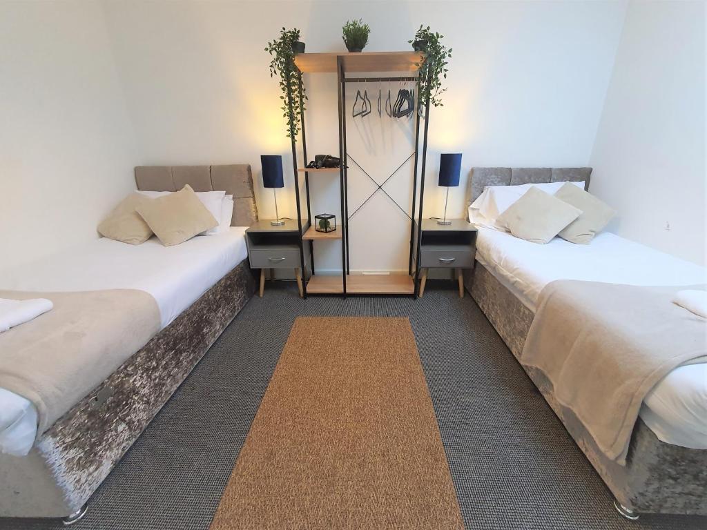 Two Bedroom Apartment - Free Private Parking by PROPERTY PROMISE