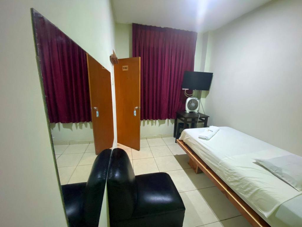 HOSTAL BULEVAR photo 3