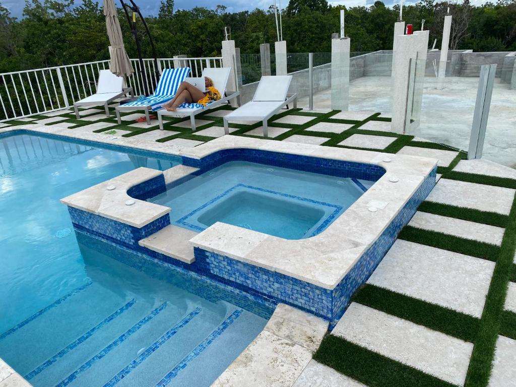 Luxury 2 Bedroom Rooftop pool View unit #3 photo 3