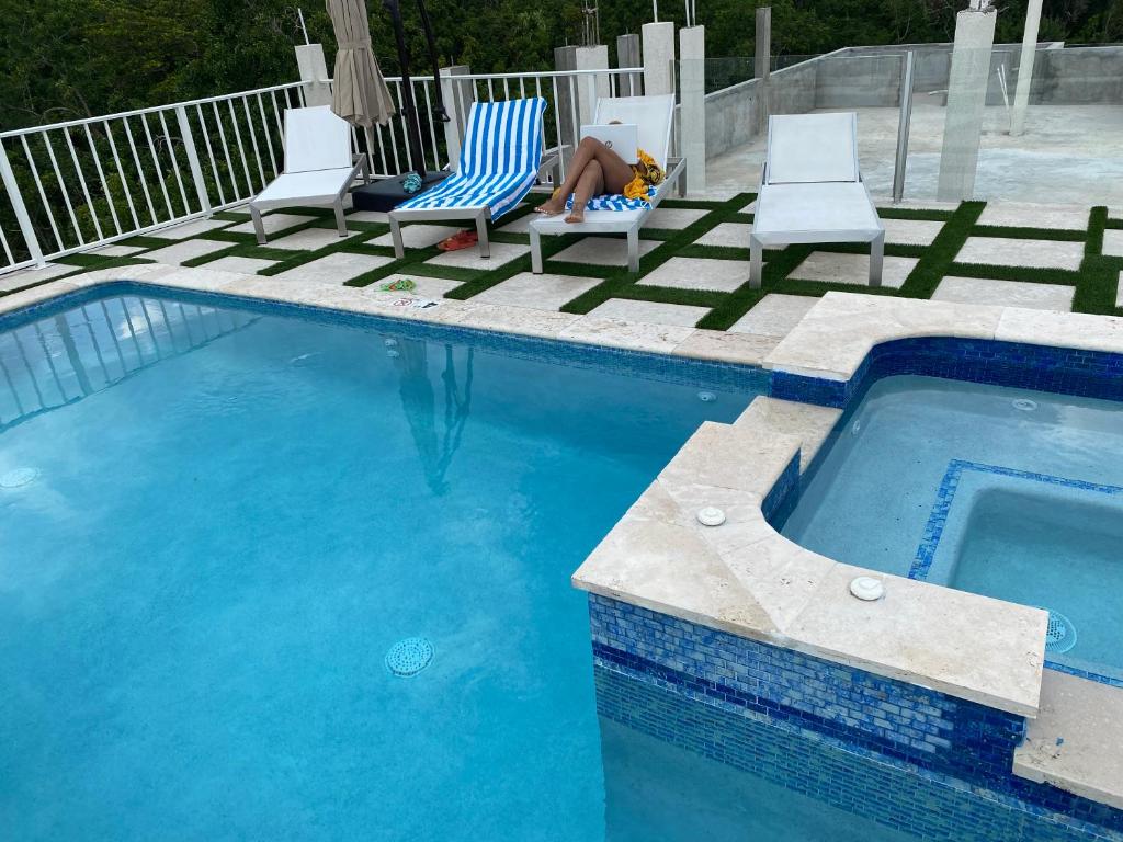 Luxury 2 Bedroom Rooftop pool View unit #3 photo 1
