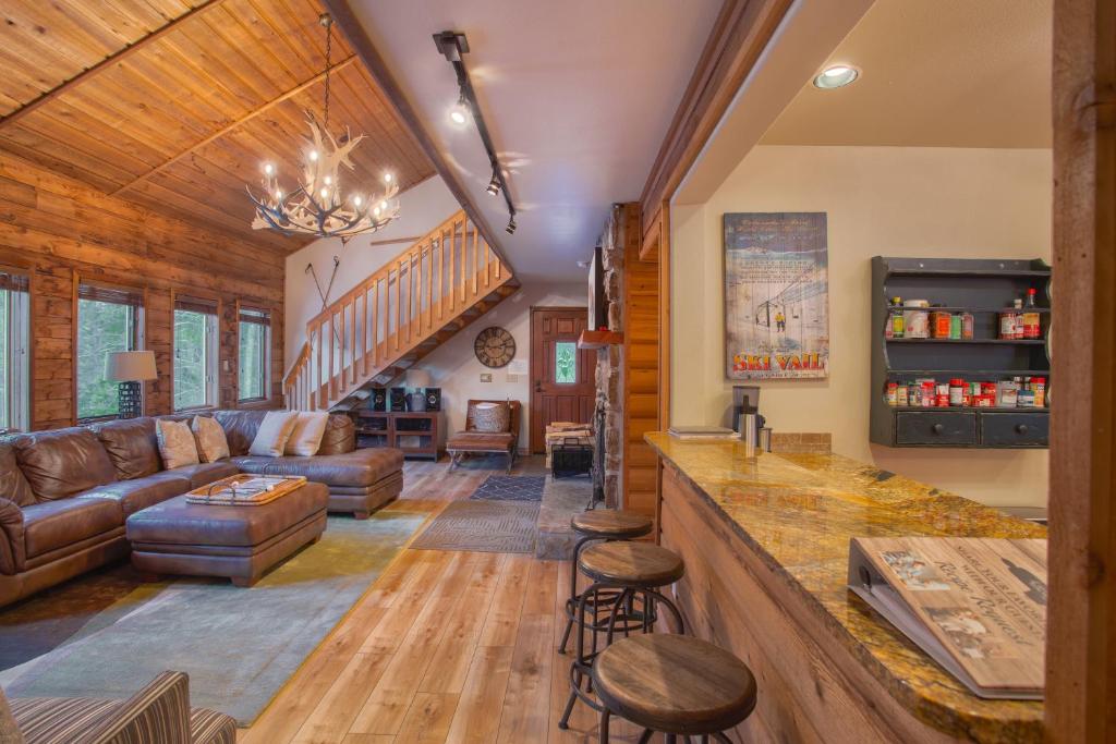 Aspencliffe Home - Peaceful - Spacious - Hot Tub photo 1