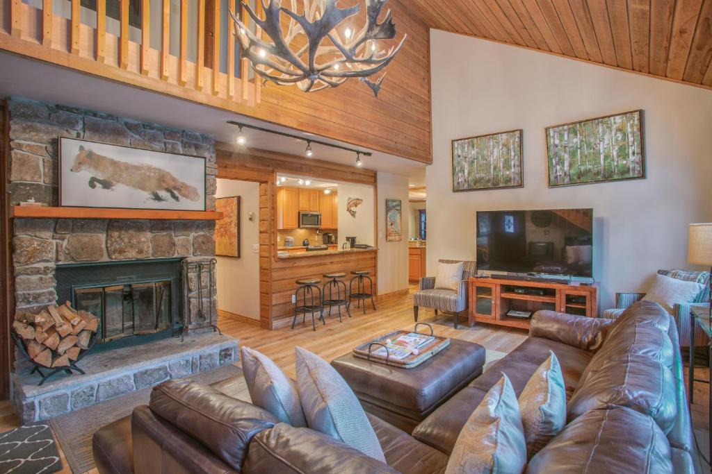 Aspencliffe Home - Peaceful - Spacious - Hot Tub photo 2