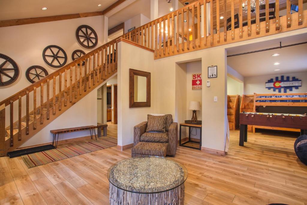 Aspencliffe Home - Peaceful - Spacious - Hot Tub photo 3