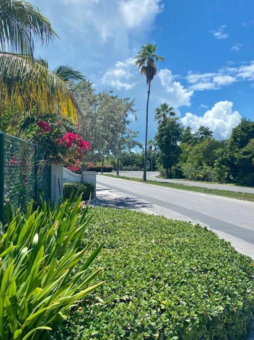 SeaSide Townhome, Spacious 2br 3bath Leeward Grace Bay, Providenciales, walk to beach photo 2