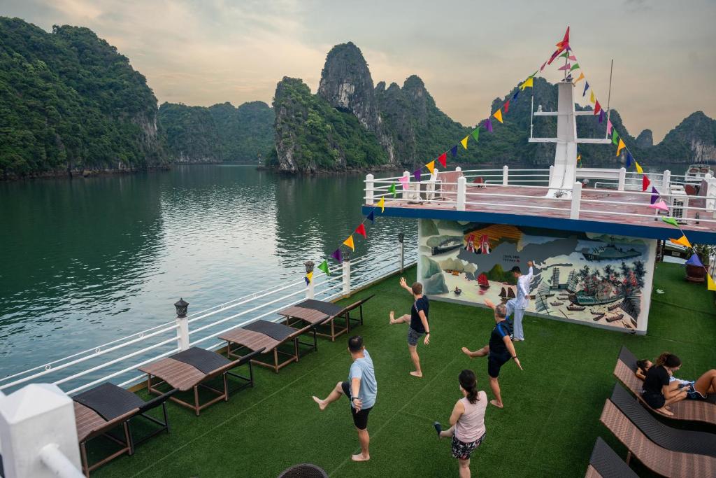 Swan Cruises Halong